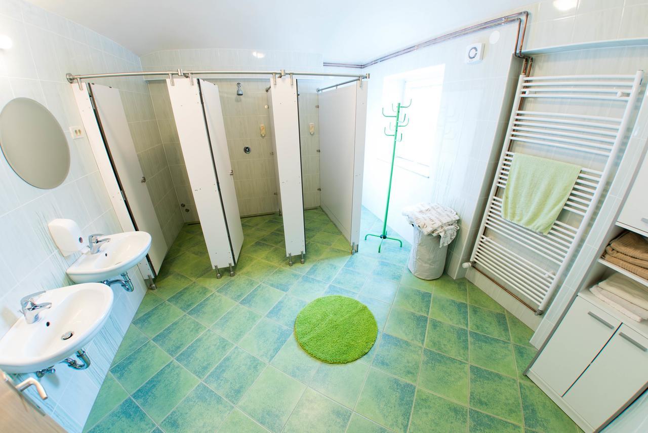 Hostel Hisa Na Travniku Dob Zewnętrze zdjęcie