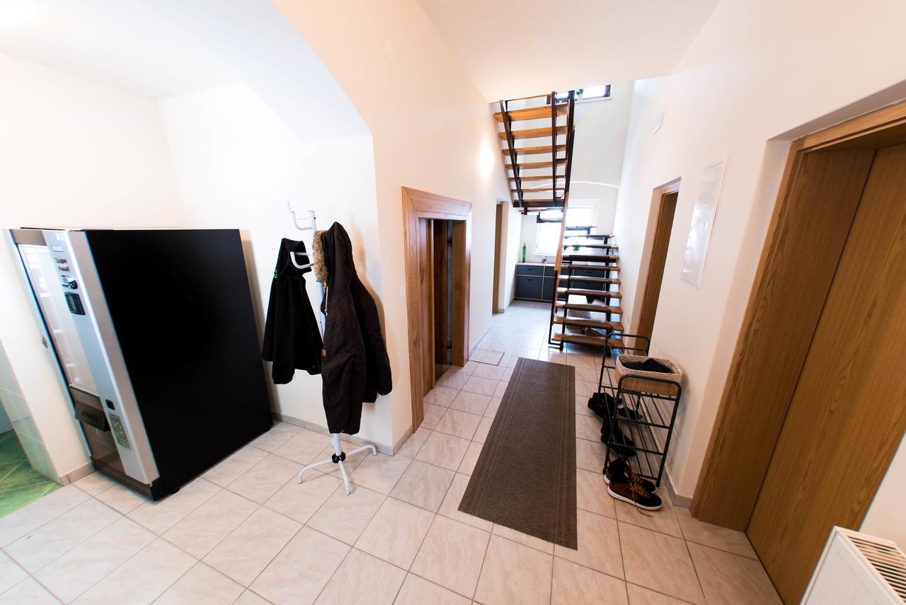 Hostel Hisa Na Travniku Dob Zewnętrze zdjęcie