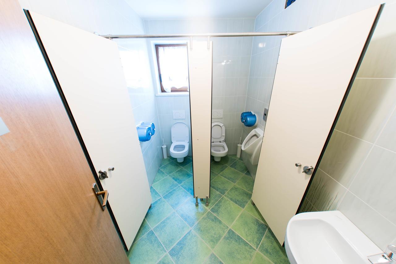 Hostel Hisa Na Travniku Dob Zewnętrze zdjęcie
