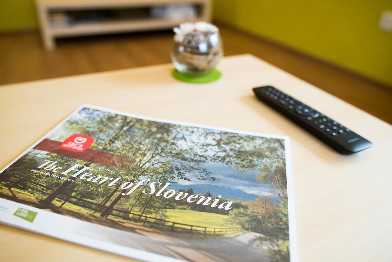 Hostel Hisa Na Travniku Dob Zewnętrze zdjęcie
