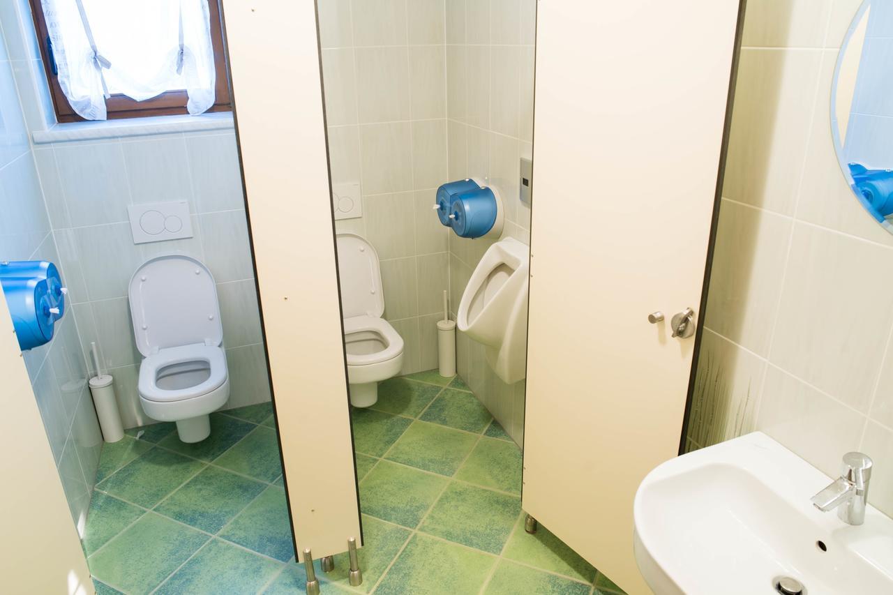 Hostel Hisa Na Travniku Dob Zewnętrze zdjęcie