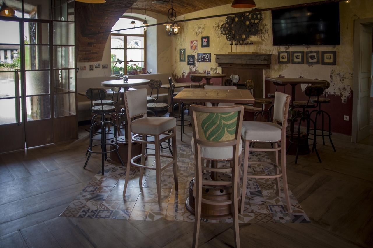 Hostel Hisa Na Travniku Dob Zewnętrze zdjęcie