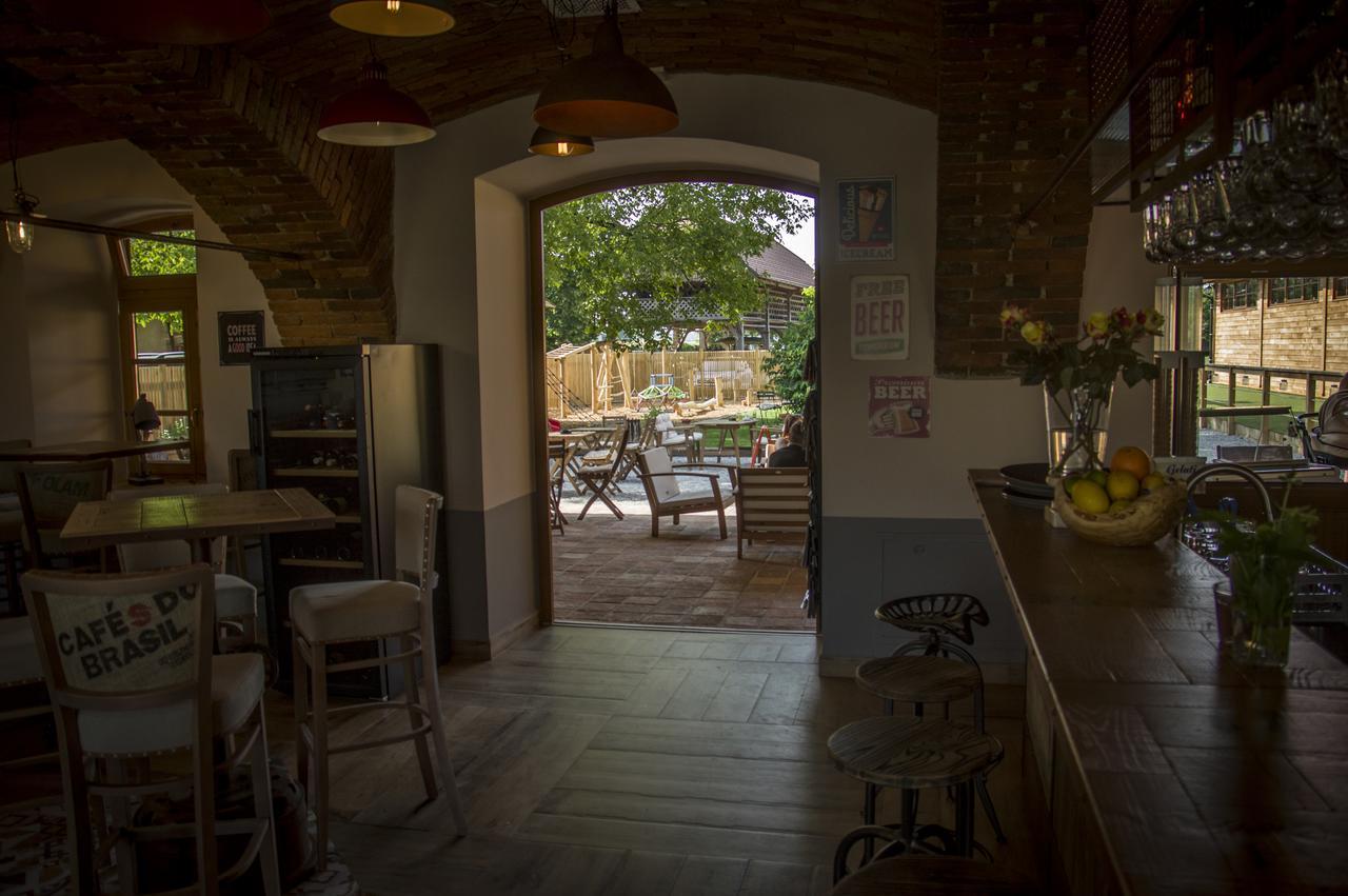 Hostel Hisa Na Travniku Dob Zewnętrze zdjęcie