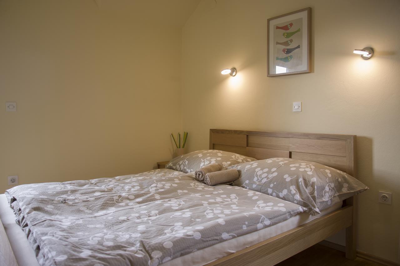 Hostel Hisa Na Travniku Dob Zewnętrze zdjęcie